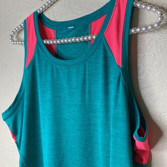 ZUZUZEN ATHLETIC TANK W ZIP POCKET - Picture 2 of 4
